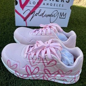 SKECHERS Work

JGoldcrown Uno SR Comp Toe